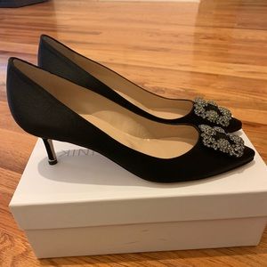 New  Manolo Blahnik Hangisi  black pumps